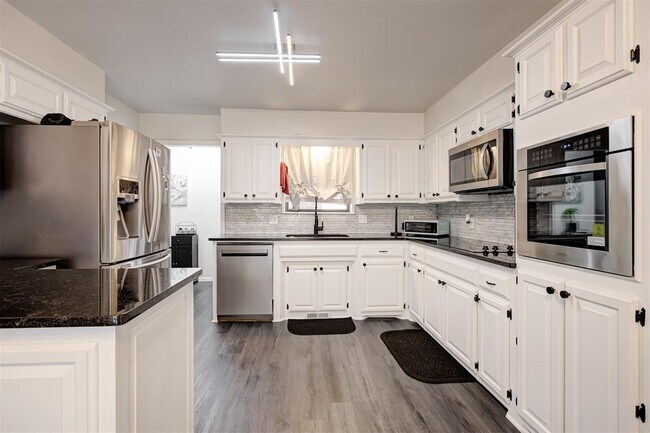 Building Photo - 2820 Dalewood Pl