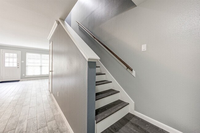 Building Photo - 6406 Ferris Dr