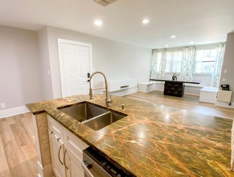 Building Photo - 1400 Gandy Blvd N