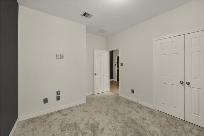 Building Photo - 10919 Walts Run Ln