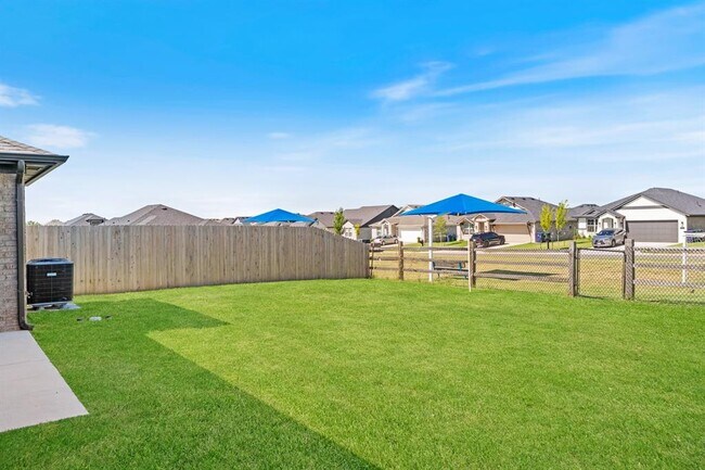 Building Photo - 417 Haven St