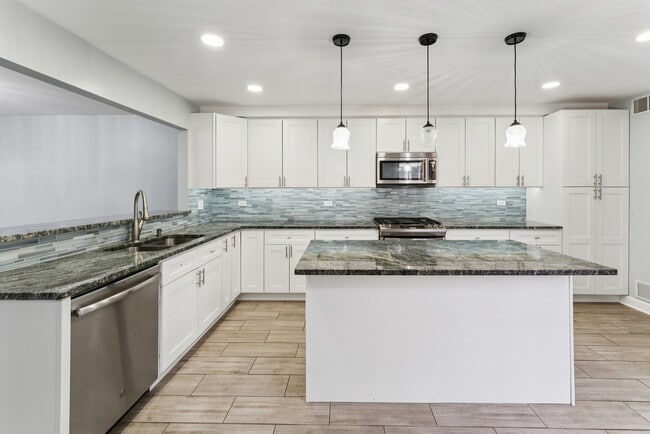 Building Photo - 310 Spring Creek Cir