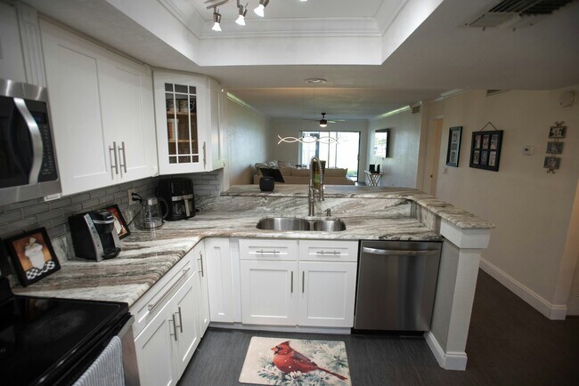Building Photo - 4105 Fairview Vista Point