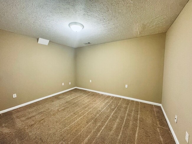 Building Photo - Great Campbell County Location FIRST MONTH RENT FREE