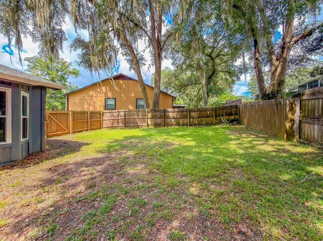 Building Photo - 776 Lupine Ln
