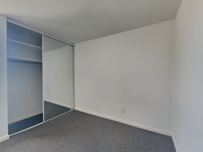 Building Photo - 56 E Daniel St