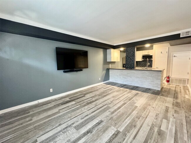 Building Photo - 829 Wax Myrtle Ln