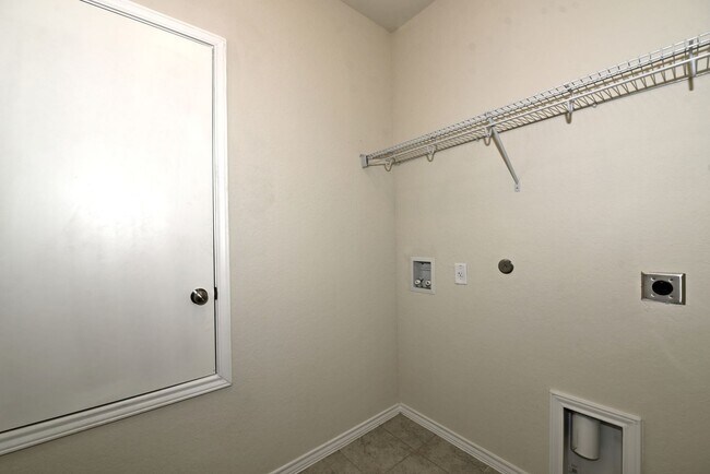 Building Photo - Gorgeous one story home!  3 bedrooms  | 2 ...