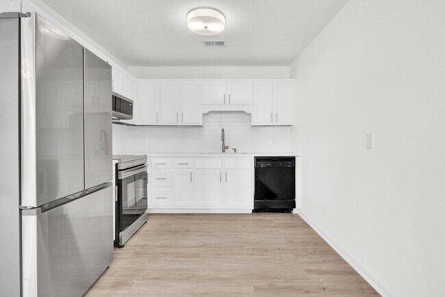 Building Photo - 1010 Mathews Ct