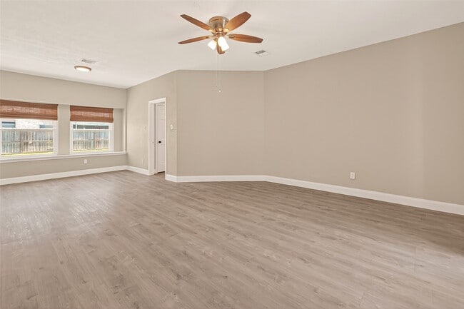 Building Photo - 1709 Coles Farm Dr