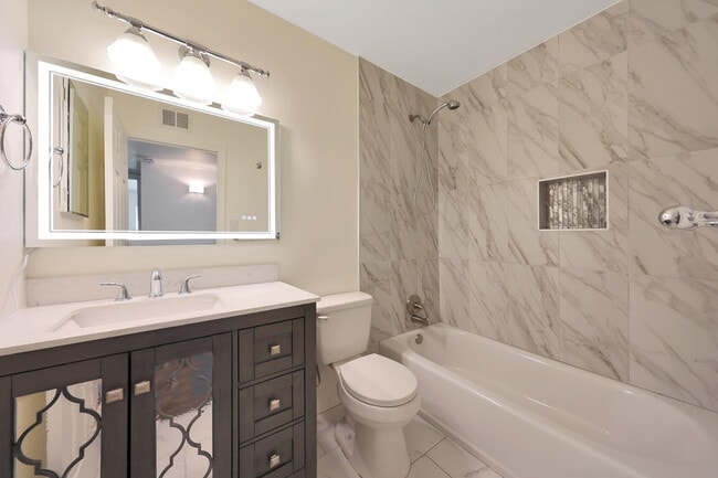 Building Photo - 7031 E Loma Land Dr