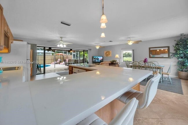 Building Photo - 1803 E Easy St