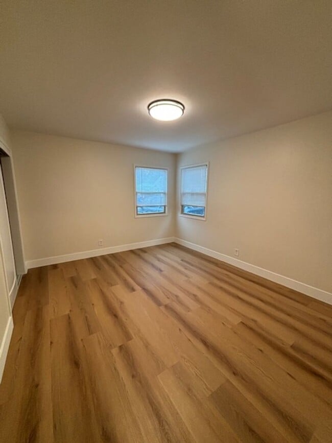 Building Photo - Beautiful newly renovated home