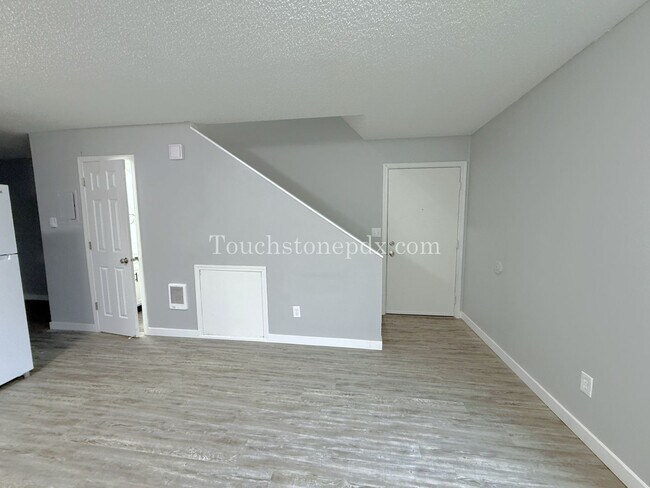 Building Photo - Modern 2-bedroom Apartment in Skylark Apartments
