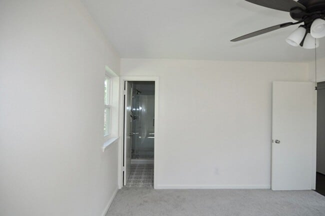 Building Photo - 132 Navajo Dr