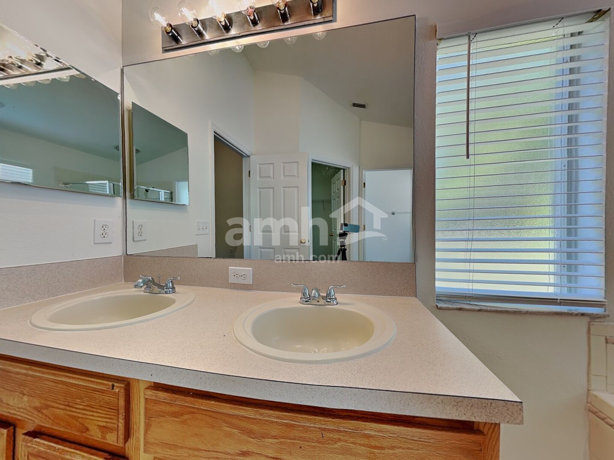 Building Photo - 15004 Shaw Rd