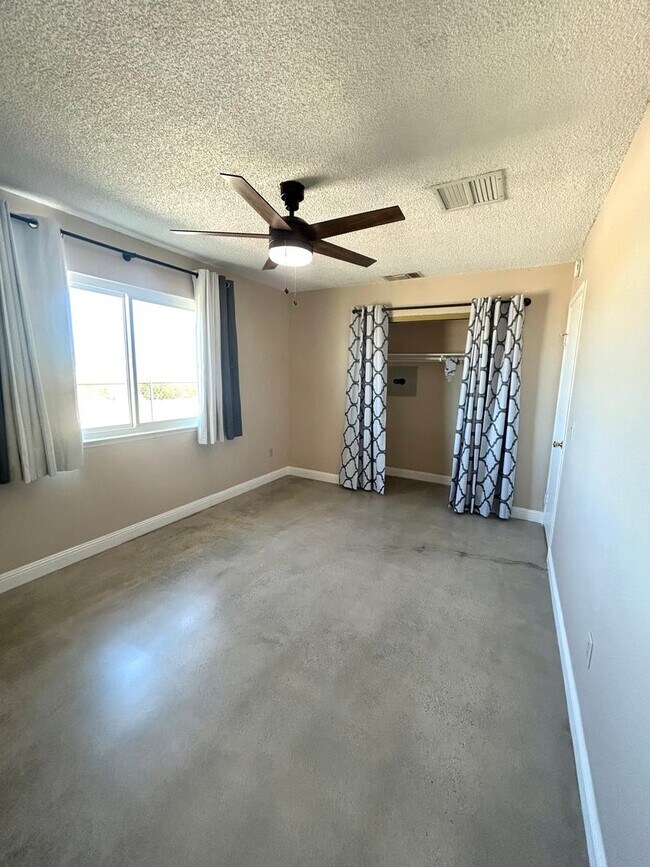 Building Photo - NEWLY RENOVATED 2 BEDROOM 1 BATHROOM HOME