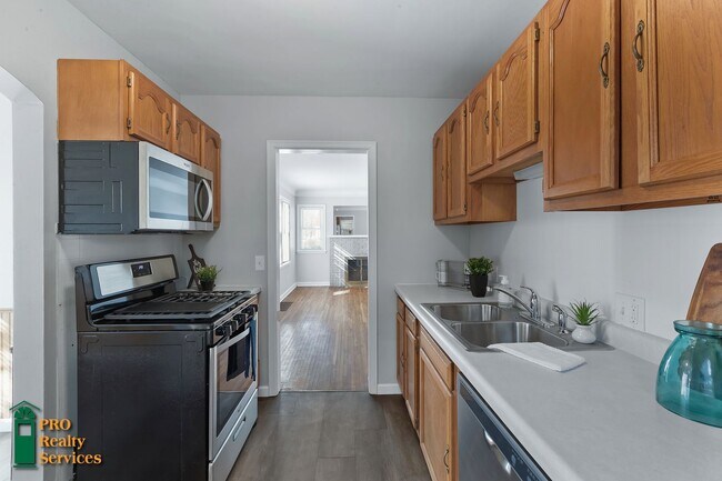 Building Photo - 3 Bedroom Home in Robbinsdale