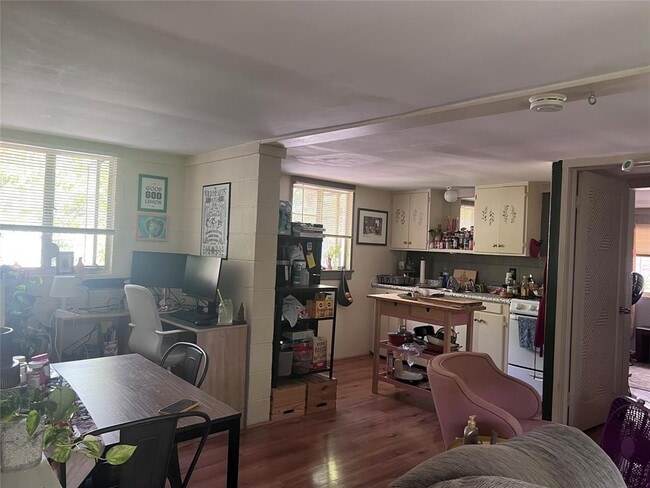 Building Photo - 3205 Grooms St