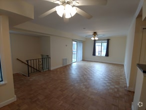 Building Photo - 17 Newport Ct