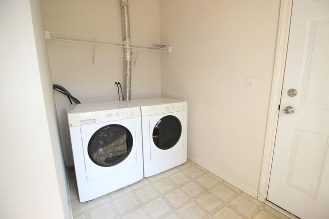 Building Photo - 365 Bradbury Ln