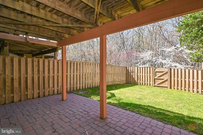 Building Photo - 7415 Gillingham Row