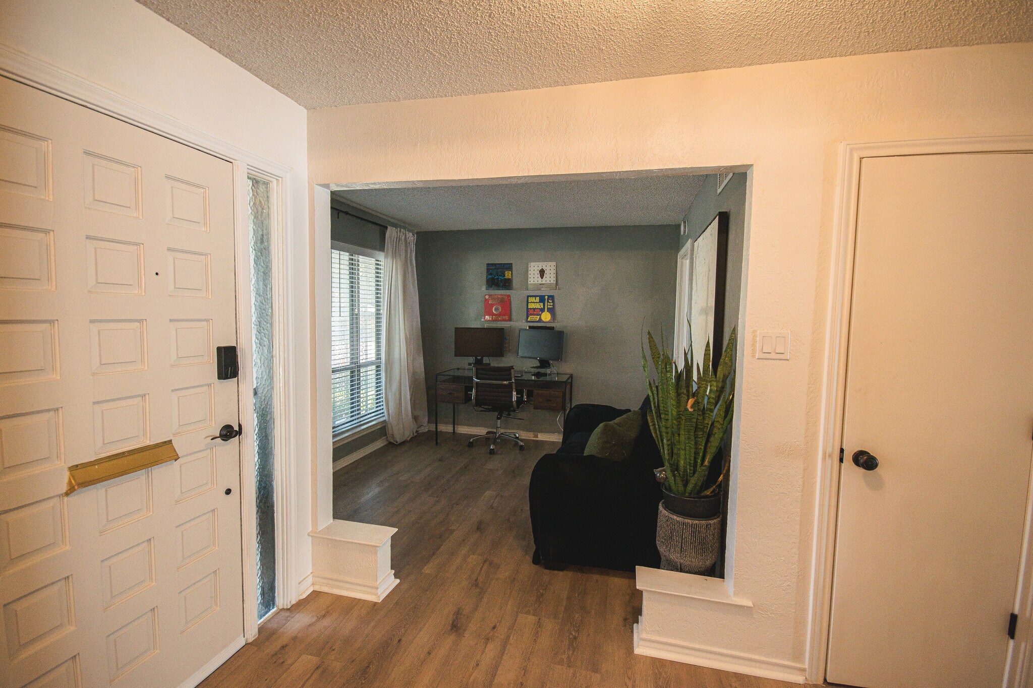 Building Photo - 2334 Babalos Ln