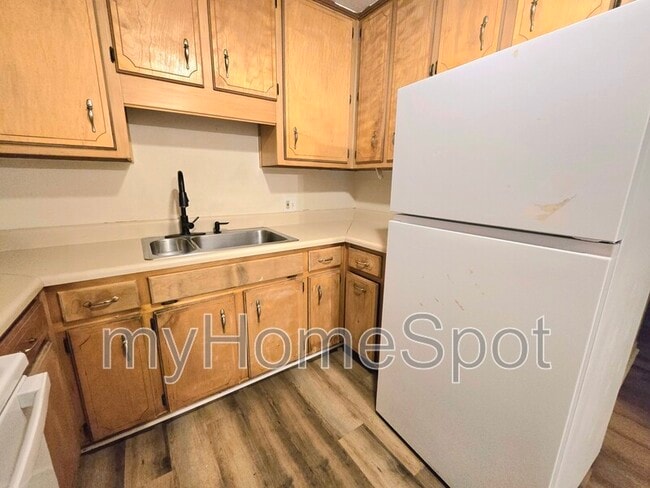Building Photo - 909 Springbrook Ave