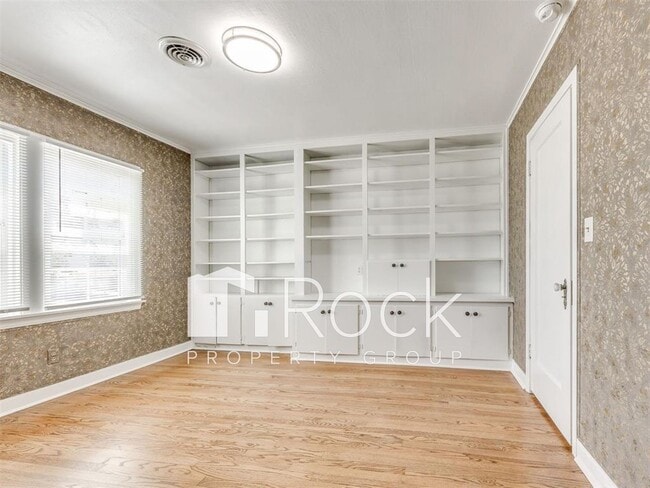 Building Photo - 3 Bedroom Home + 1 Bedroom Apartment near OCU and Uptown!