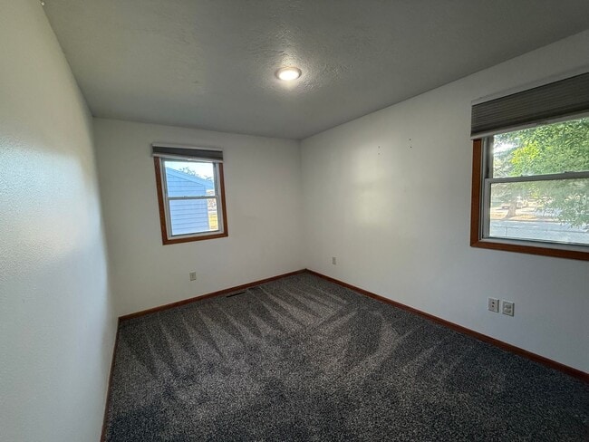 Building Photo - 1815 3rd Ave SE