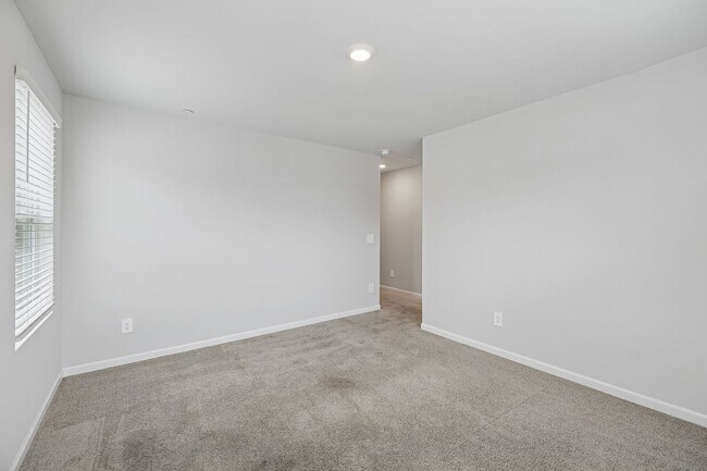 Building Photo - Welcome to Lewisburg Kings Landing