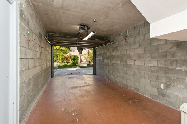 Building Photo - 117C Maunalua Ave