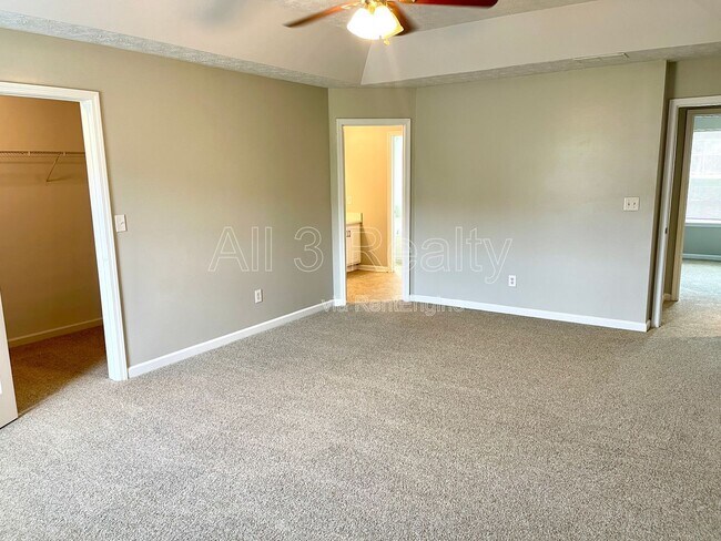 Building Photo - 225 Forrest Ln