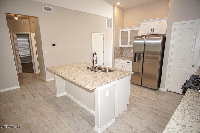 Building Photo - 644 Paseo Musical St