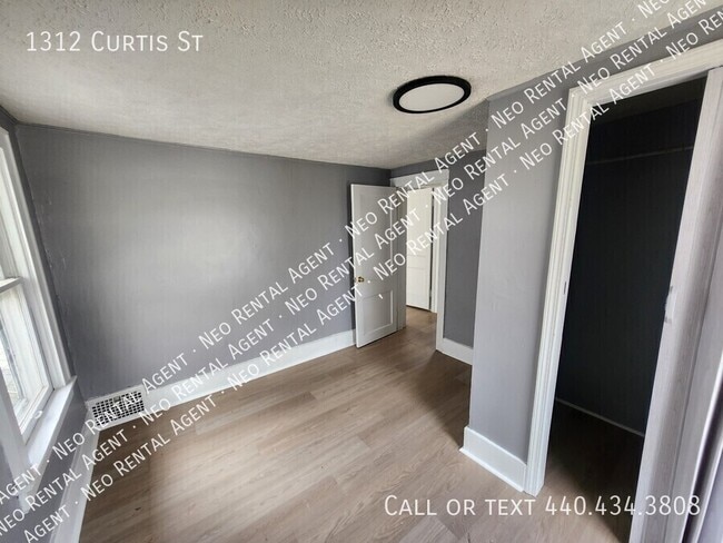 Building Photo - 1312 Curtis St