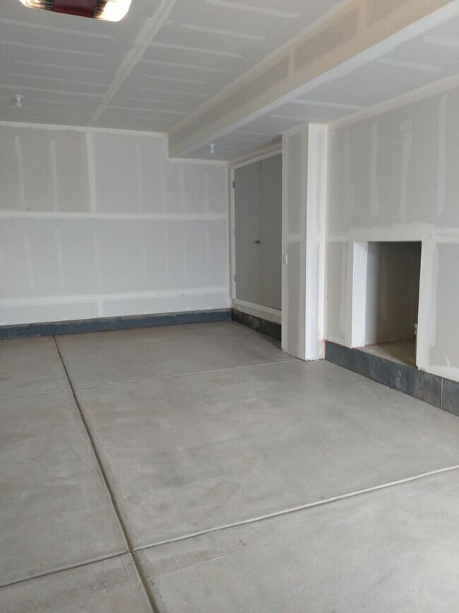 Building Photo - LOVELY 2 BED/2.5 BATH Great location near Boulder!