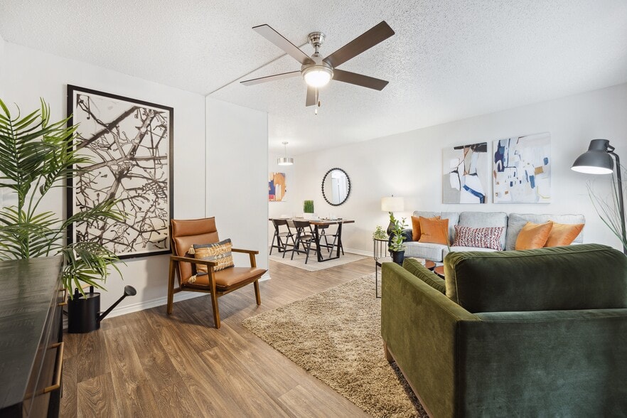 Building Photo - Elevate at Huebner Grove