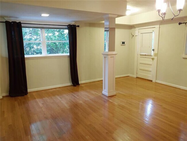 Building Photo - 76 Laurel Forest Cir NE