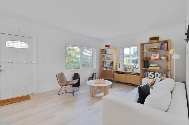 Building Photo - 5920 SW 46th St