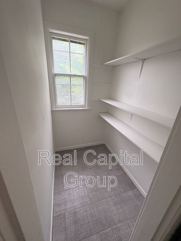 Building Photo - 130 5th Ave