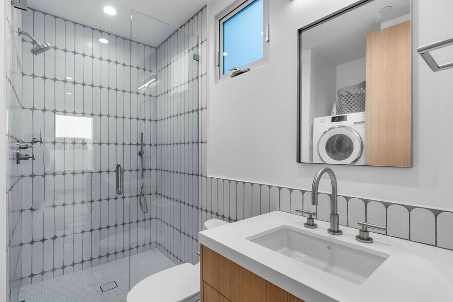 Building Photo - 2019 Highland Ave