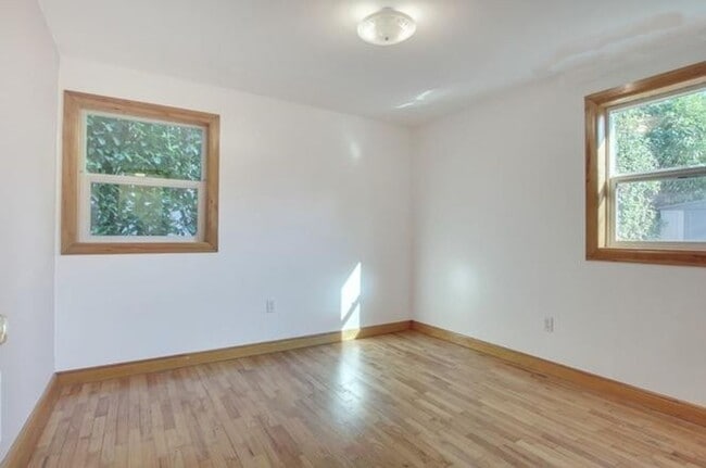 Building Photo - Adorable 1 bedroom/1bath Duplex in Tacoma ...