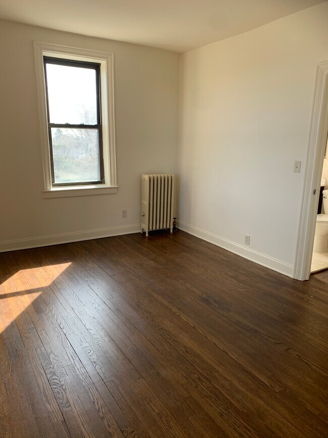 Building Photo - 514 Gramatan Ave