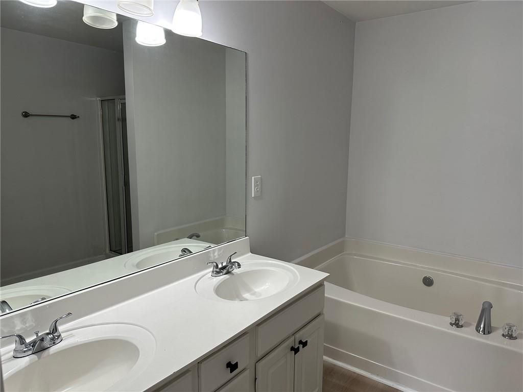 Building Photo - 1665 Southgate Mill Dr