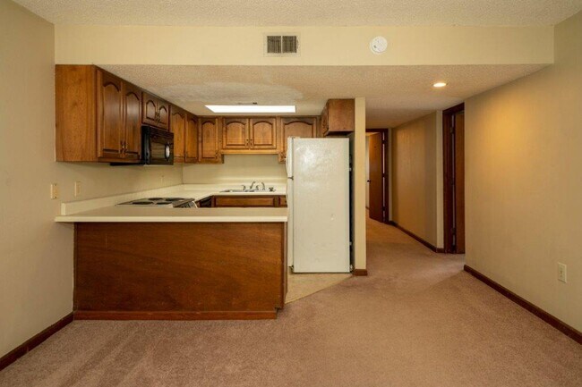 Building Photo - Deerfield Condominiums