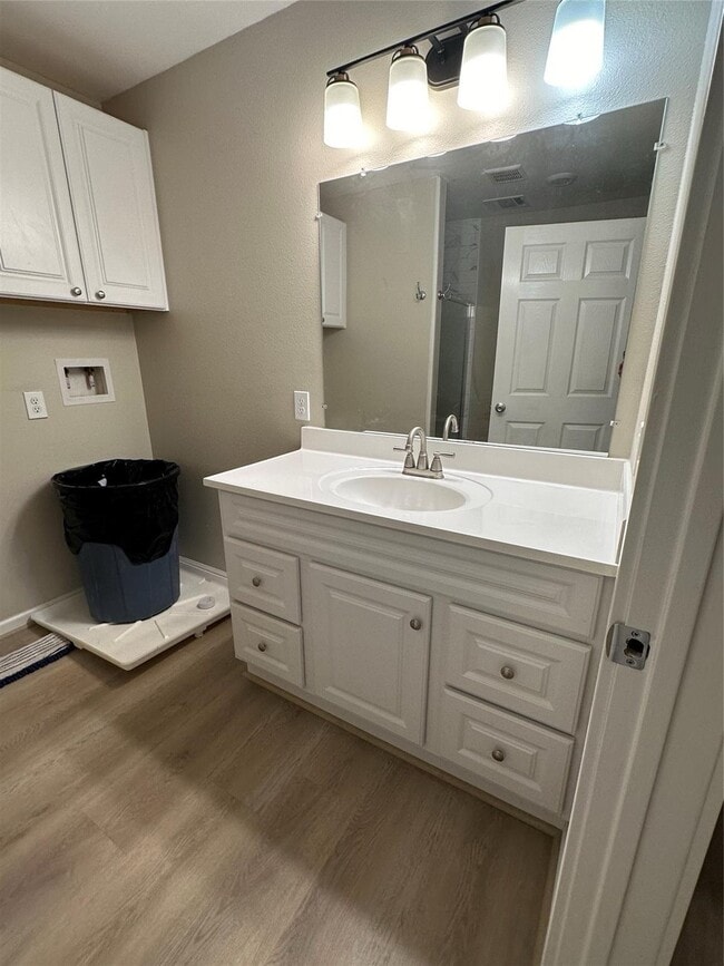 Building Photo - 27835 Country Colony Dr