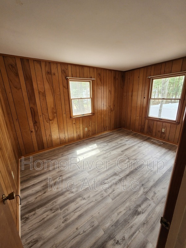 Building Photo - 6 Greenwood Ln