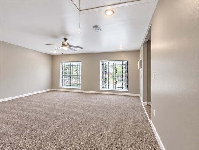 Building Photo - 4223 Oak Shadows Dr