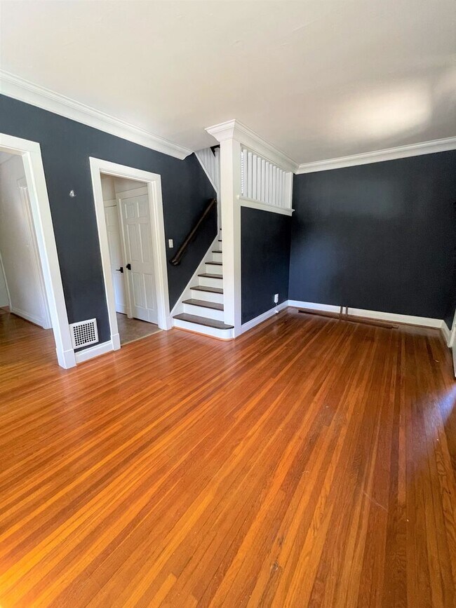 Building Photo - FOR RENT $2895 - Beautiful corner house ac...