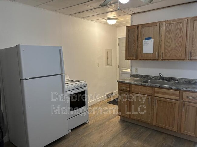 Building Photo - 6 11th St S